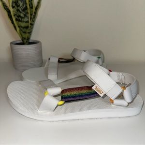 TEVA Original Universal Pride Month Strap Sandals Men’s 10 White Rainbow Beach